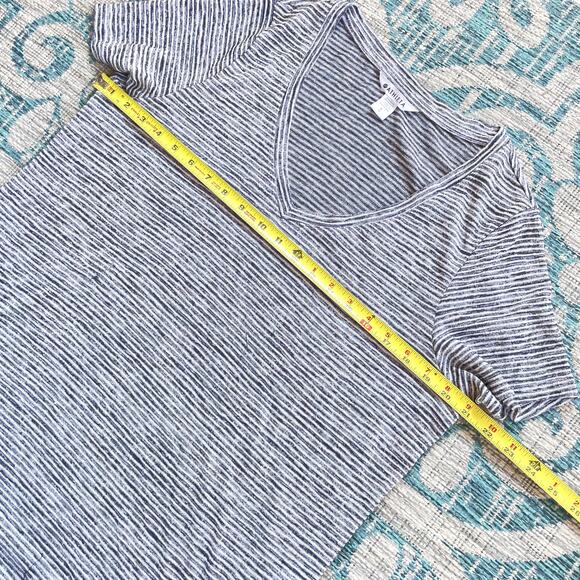 Athleta Essence Women's V-Neck Striped Flow Top Gray TENCEL Modal - Size L - Picture 7 of 8